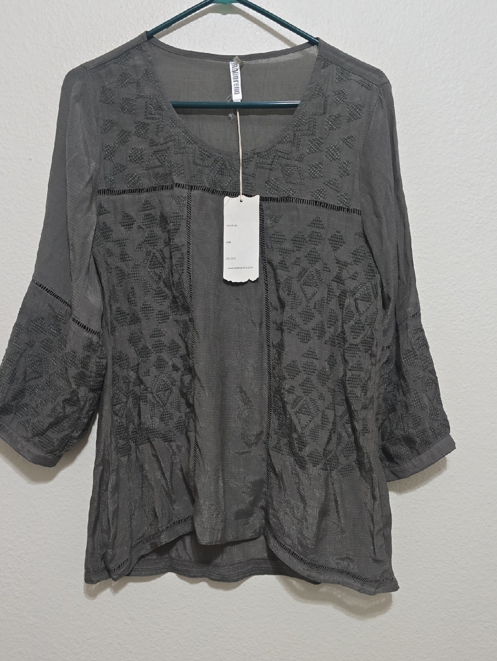 Monoreno Lightweight Embroidered Scoop Neck Top - Green L